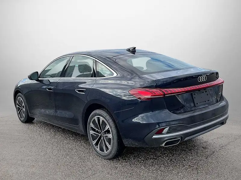 2025 Audi A5 Progressiv, modrá, 23 km, dovoz Kanada — foto 9 z 12