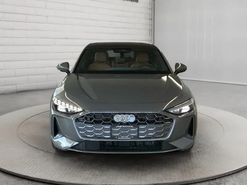 2026 Audi A5 Progressiv, šedá, 90 km, dovoz Kanada — foto 2 z 12