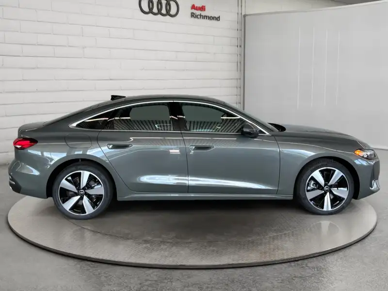 2026 Audi A5 Progressiv, šedá, 90 km, dovoz Kanada — foto 4 z 12