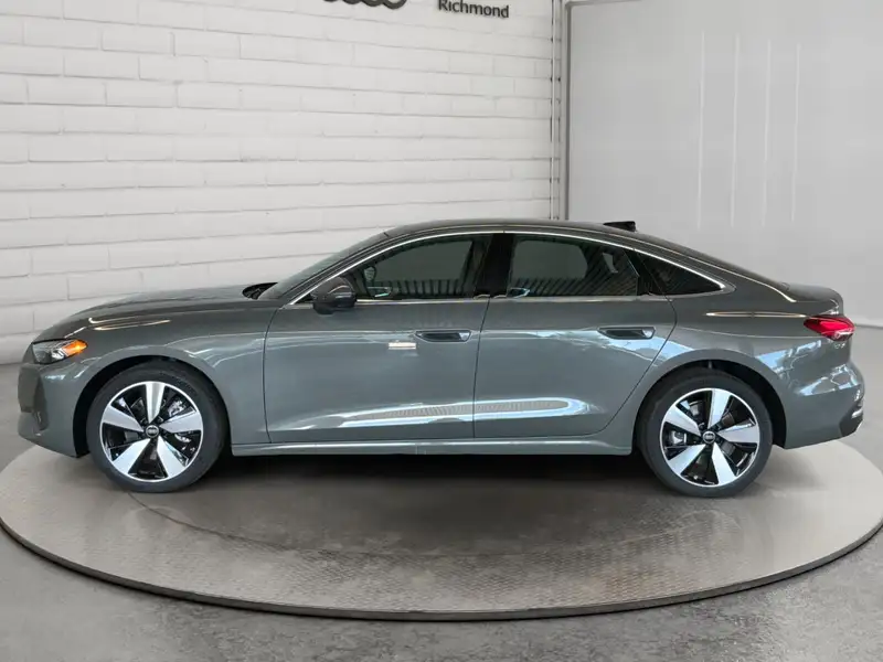2026 Audi A5 Progressiv, šedá, 90 km, dovoz Kanada — foto 8 z 12