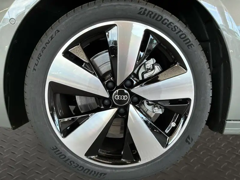 2026 Audi A5 Progressiv, šedá, 90 km, dovoz Kanada — foto 9 z 12