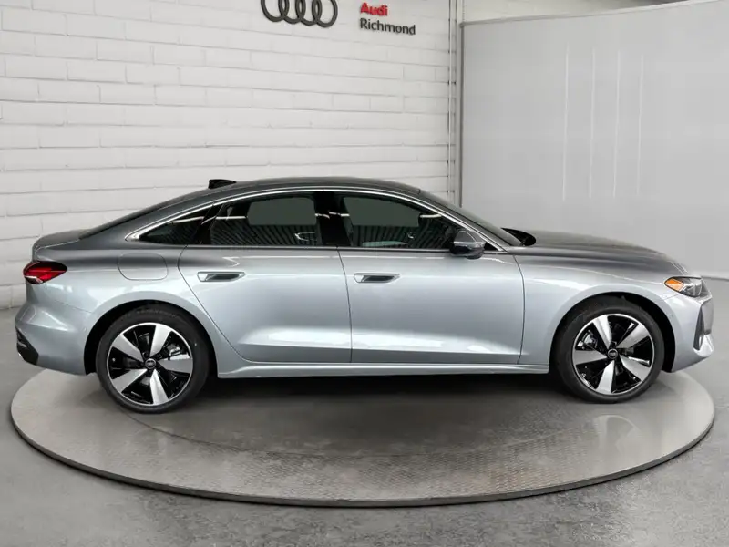 2026 Audi A5 Progressiv, stříbrná, 90 km, dovoz Kanada — foto 4 z 12
