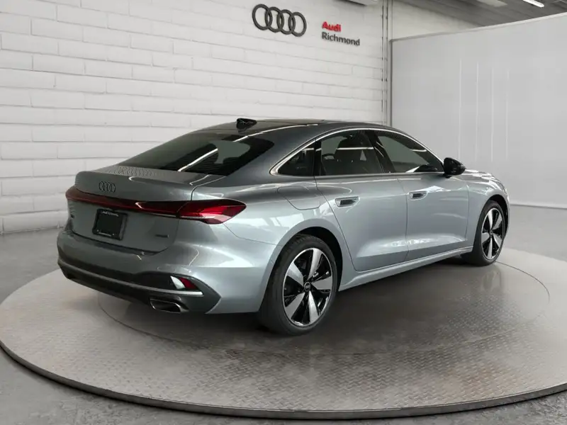 2026 Audi A5 Progressiv, stříbrná, 90 km, dovoz Kanada — foto 5 z 12