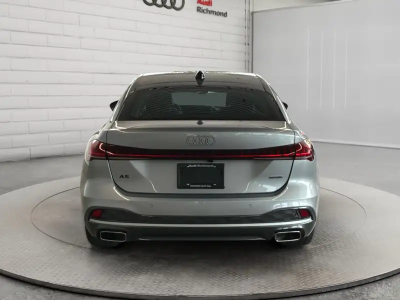 2026 Audi A5 Progressiv, stříbrná, 90 km, dovoz Kanada — foto 6 z 12