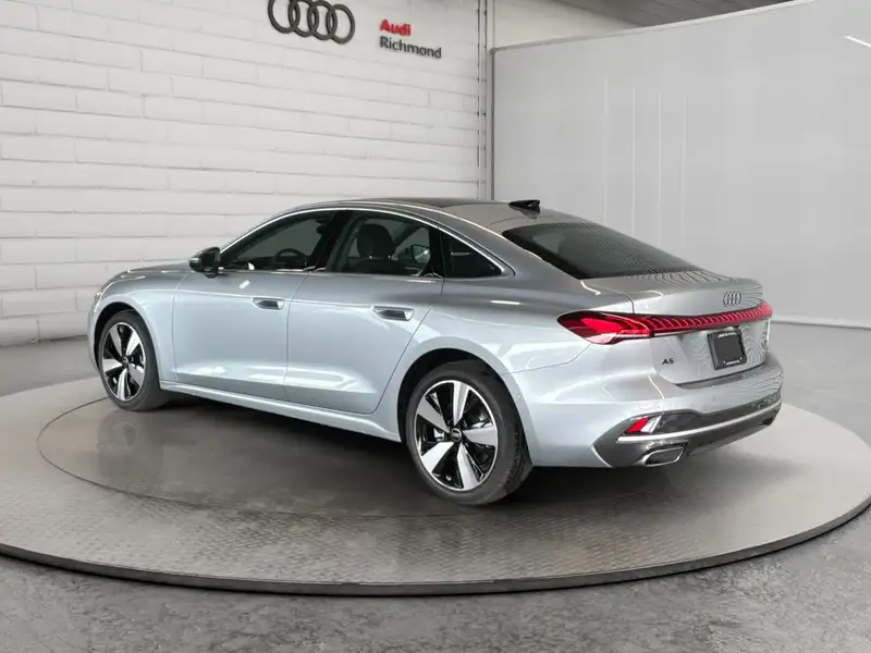 2026 Audi A5 Progressiv, stříbrná, 90 km, dovoz Kanada — foto 7 z 12