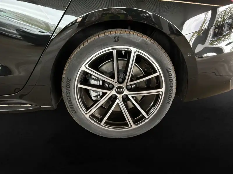 2026 Audi A5 Progressiv, černá, 90 km, dovoz Kanada — foto 9 z 12