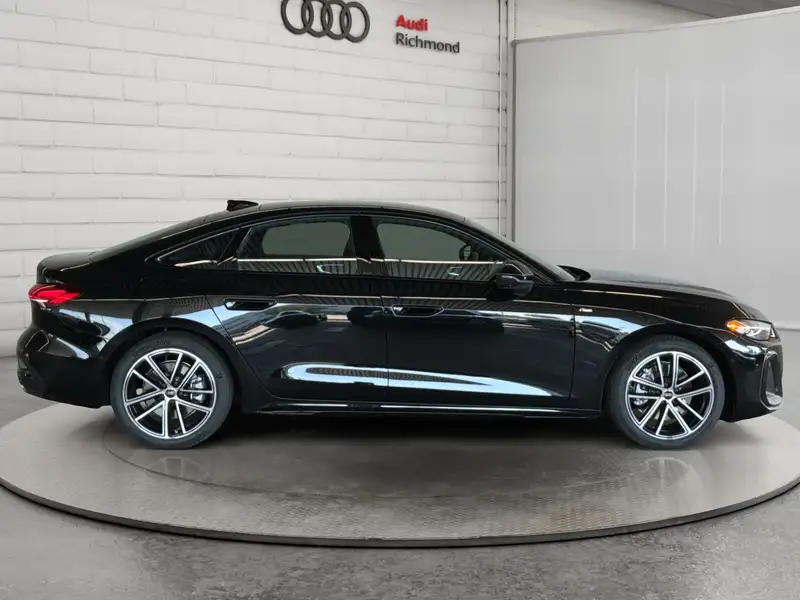 2026 Audi A5 Technik, černá, 90 km, dovoz Kanada — foto 4 z 12