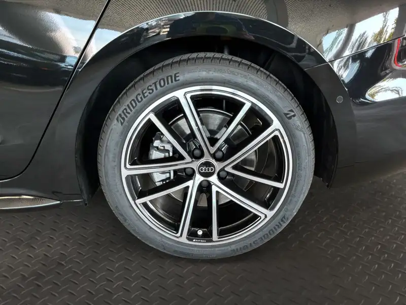 2026 Audi A5 Technik, černá, 90 km, dovoz Kanada — foto 9 z 12