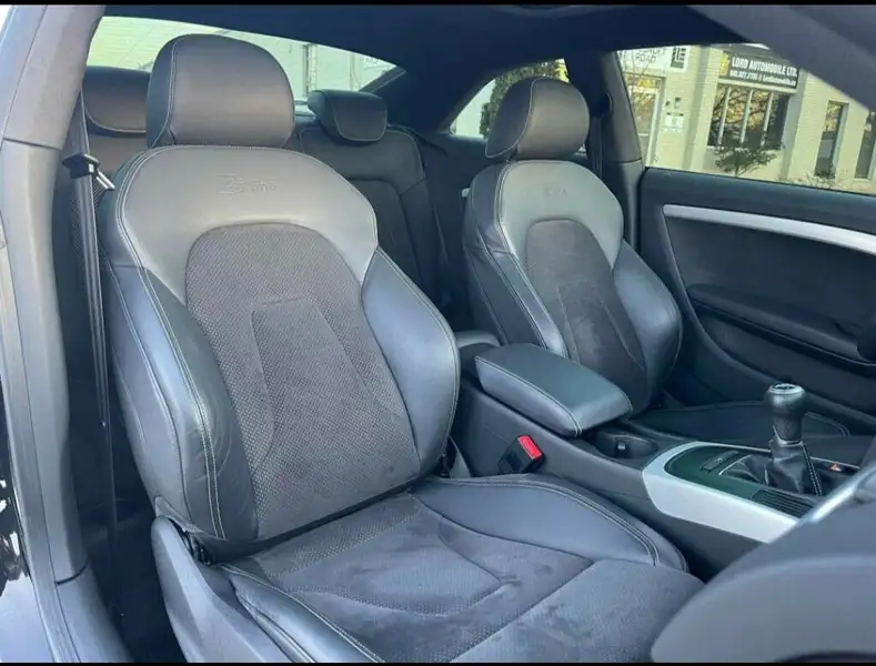 2011 Audi A5 S line, černá, 100 000 km, dovoz Kanada — foto 10 z 11