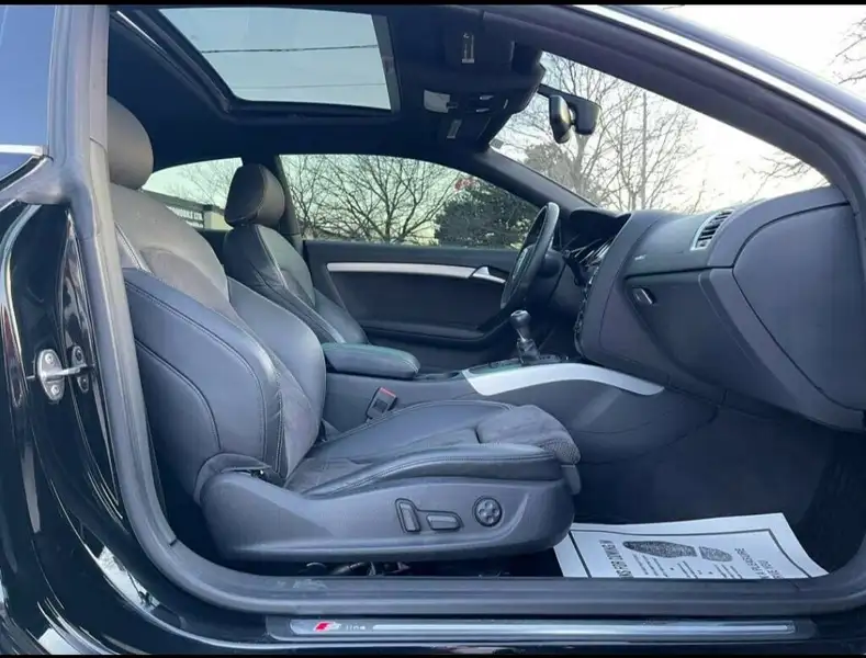 2011 Audi A5 S line, černá, 100 000 km, dovoz Kanada — foto 8 z 11