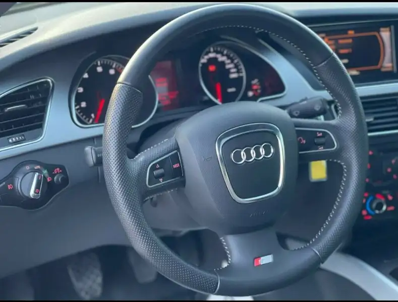 2011 Audi A5 S line, černá, 100 000 km, dovoz Kanada — foto 9 z 11
