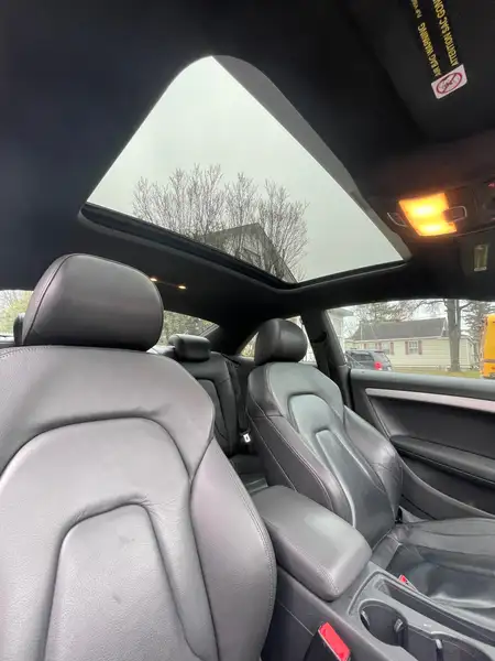 2016 Audi A5 Progressiv plus, černá, 144 000 km, dovoz Kanada — foto 9 z 12