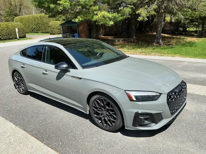 2022 Audi A5 Progressiv, 70 000 km, dovoz Kanada — foto 2 z 3