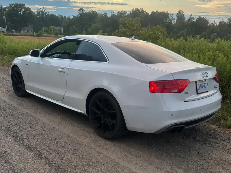 2016 Audi A5 Progressiv plus, bílá, 180 000 km, dovoz Kanada — foto 2 z 12