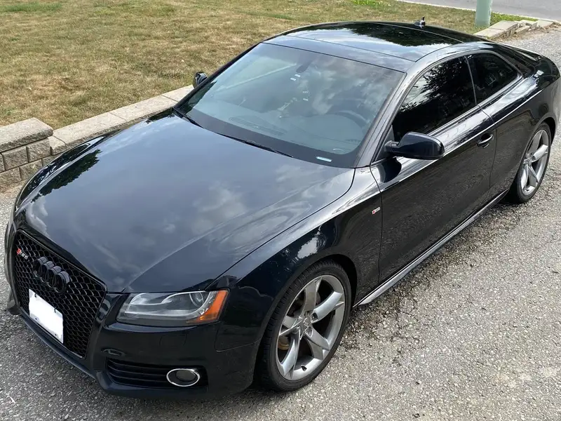 2011 Audi A5, černá, 230 000 km, dovoz Kanada — foto 9 z 10