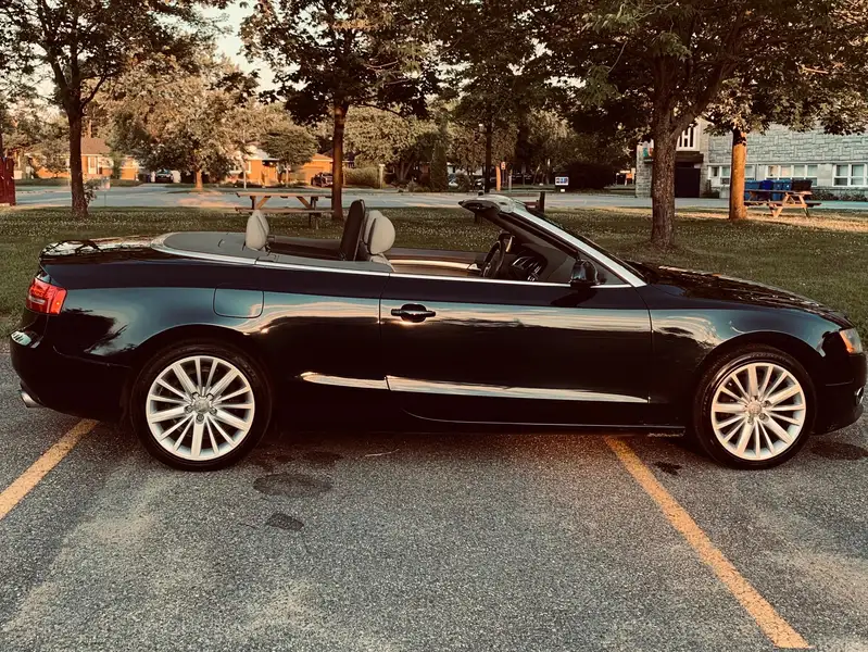 2011 Audi A5 Décapotable, modrá, 208 000 km, dovoz Kanada — foto 3 z 8