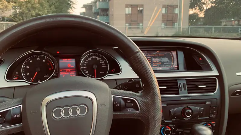 2011 Audi A5 Décapotable, modrá, 208 000 km, dovoz Kanada — foto 5 z 8