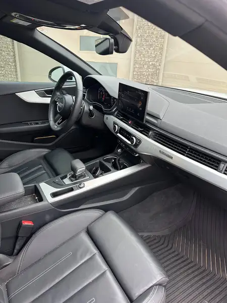 2020 Audi A5 Progressiv, bílá, 104 000 km, dovoz Kanada — foto 3 z 6
