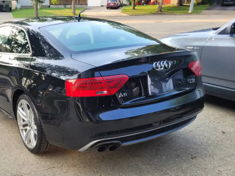 2015 Audi A5 Progressiv, černá, 154 000 km, dovoz Kanada — foto 4 z 9