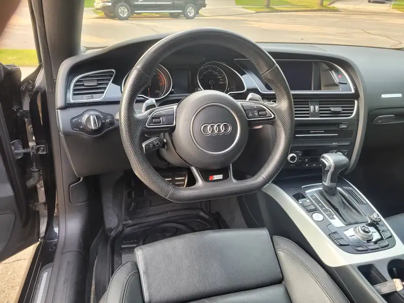 2015 Audi A5 Progressiv, černá, 154 000 km, dovoz Kanada — foto 7 z 9