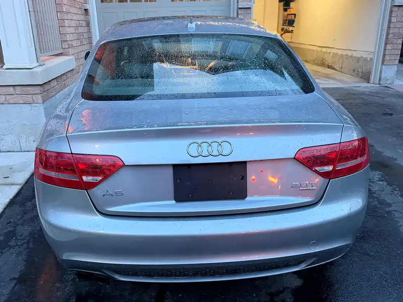 2011 Audi A5 Premium Plus, stříbrná, 177 000 km, dovoz Kanada — foto 2 z 11