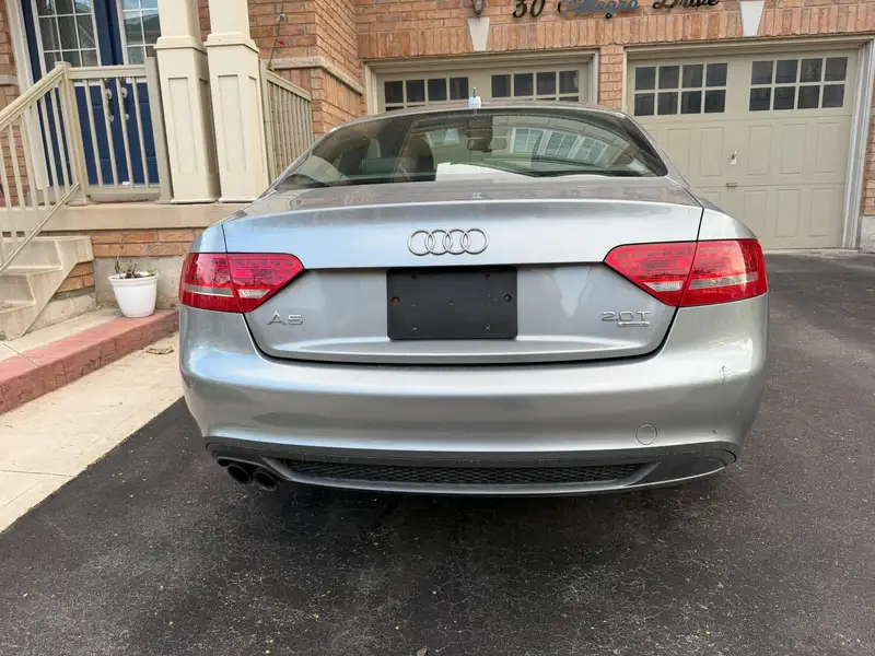 2011 Audi A5 Premium Plus, stříbrná, 177 000 km, dovoz Kanada — foto 6 z 11