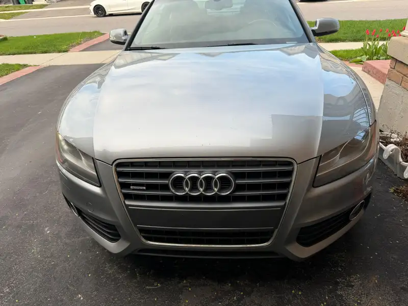 2011 Audi A5 Premium Plus, stříbrná, 177 000 km, dovoz Kanada — foto 7 z 11