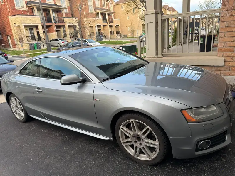 2011 Audi A5 Premium Plus, stříbrná, 177 000 km, dovoz Kanada — foto 9 z 11