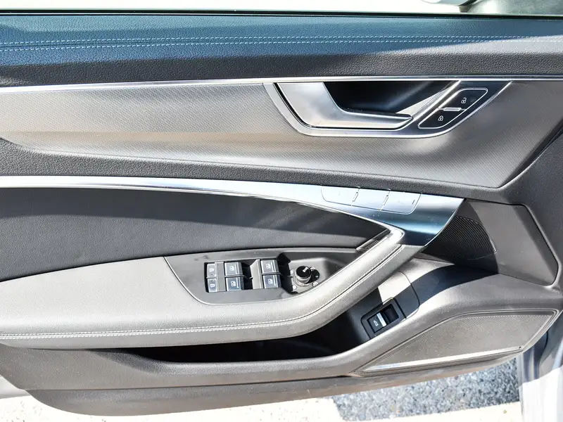 2019 Audi A6 Technik, stříbrná, 144 810 km, dovoz Kanada — foto 10 z 12