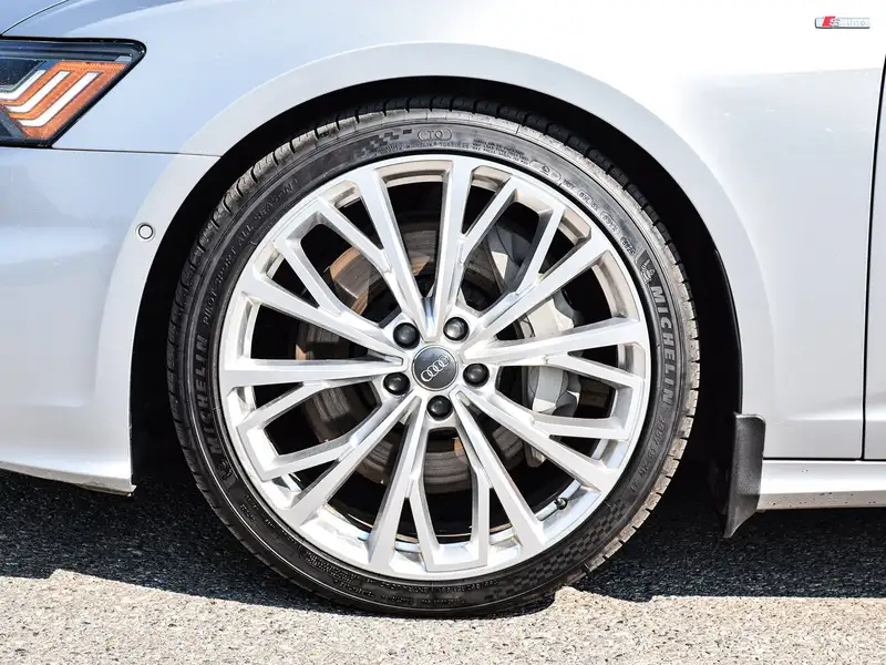 2019 Audi A6 Technik, stříbrná, 144 810 km, dovoz Kanada — foto 8 z 12