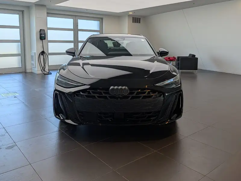 2026 Audi A6 Progressiv, černá, 90 km, dovoz Kanada — foto 4 z 11