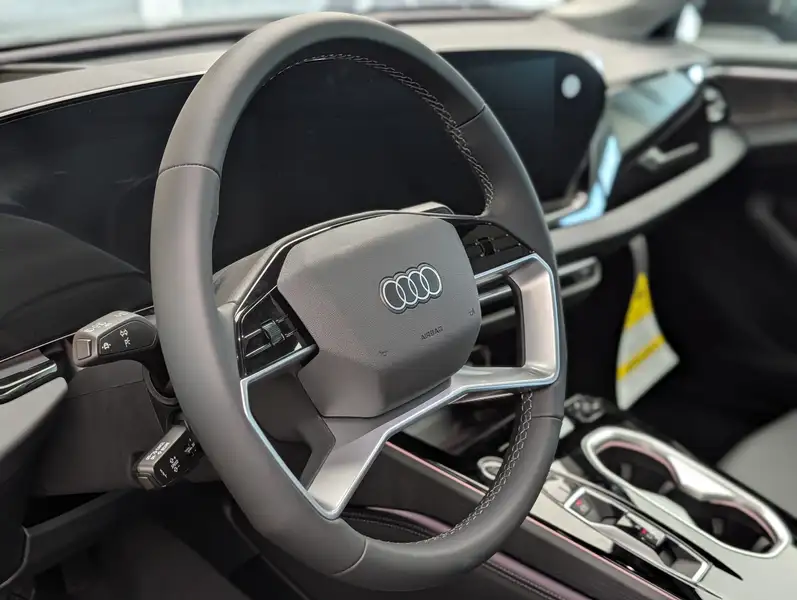 2026 Audi A6 Progressiv, černá, 90 km, dovoz Kanada — foto 9 z 11