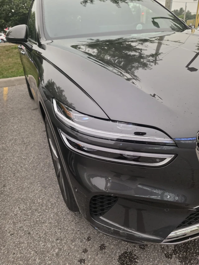 2025 Genesis Gv70, 9 500 km, dovoz Kanada — foto 4 z 5
