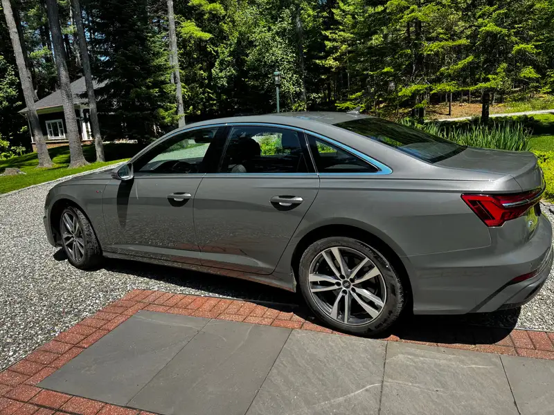 2024 Audi A6 Progressiv, šedá, 28 000 km, dovoz Kanada — foto 2 z 11