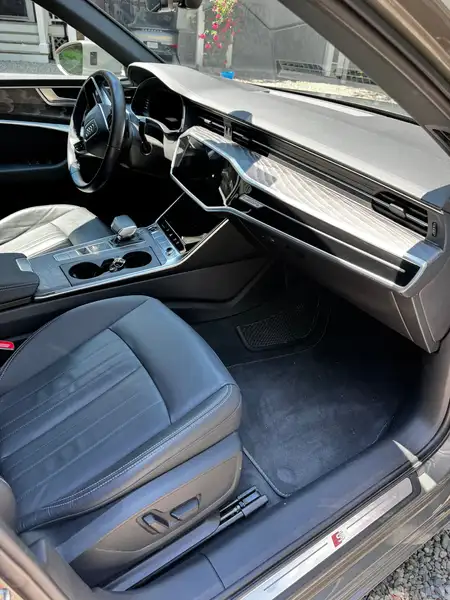 2024 Audi A6 Progressiv, šedá, 28 000 km, dovoz Kanada — foto 4 z 11