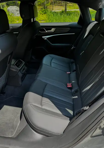 2024 Audi A6 Progressiv, šedá, 28 000 km, dovoz Kanada — foto 7 z 11