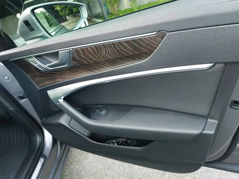 2019 Audi A6 Progressiv, šedá, 83 000 km, dovoz Kanada — foto 4 z 10