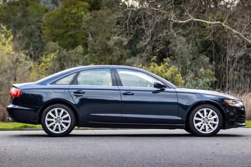 2014 Audi A6 Progressiv, modrá, 184 000 km, dovoz Kanada — foto 4 z 4