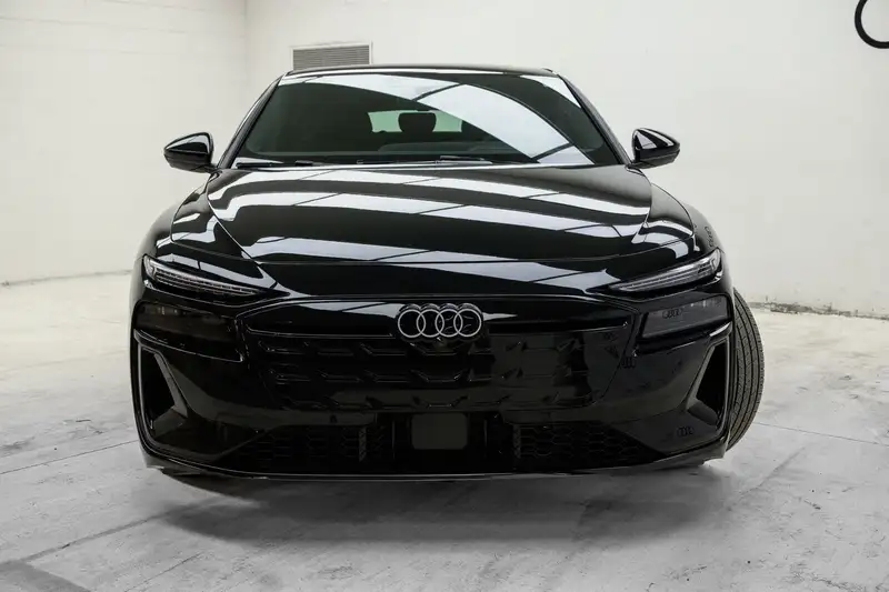 2027 Audi A6 e-tron Technik, černá, 100 km, dovoz Kanada — foto 2 z 12