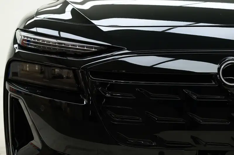 2027 Audi A6 e-tron Technik, černá, 100 km, dovoz Kanada — foto 3 z 12