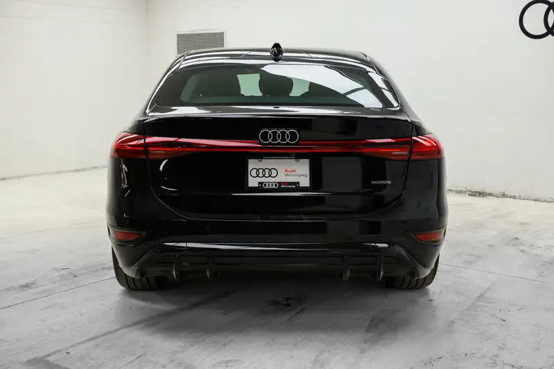 2027 Audi A6 e-tron Technik, černá, 100 km, dovoz Kanada — foto 7 z 12