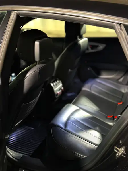 2014 Audi A7 Technik, černá, 184 000 km, dovoz Kanada — foto 11 z 12