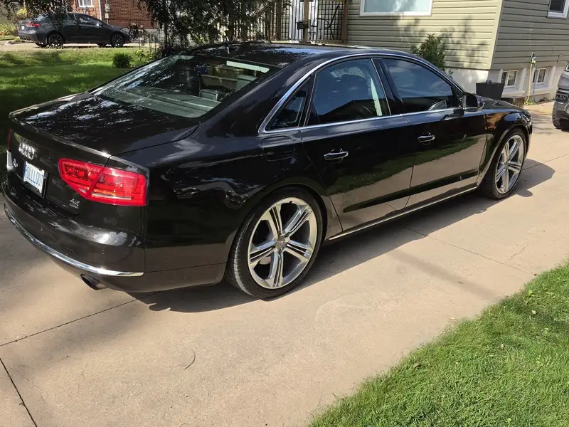 2012 Audi A8, 92 000 km, dovoz Kanada — foto 2 z 3