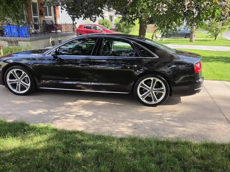 2012 Audi A8, 92 000 km, dovoz Kanada — foto 3 z 3
