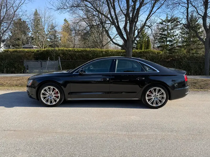 2011 Audi A8 Premium, černá, 112 500 km, dovoz Kanada — foto 2 z 9