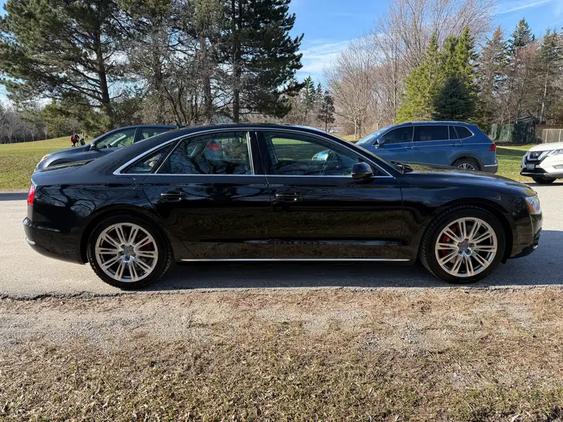 2011 Audi A8 Premium, černá, 112 500 km, dovoz Kanada — foto 3 z 9
