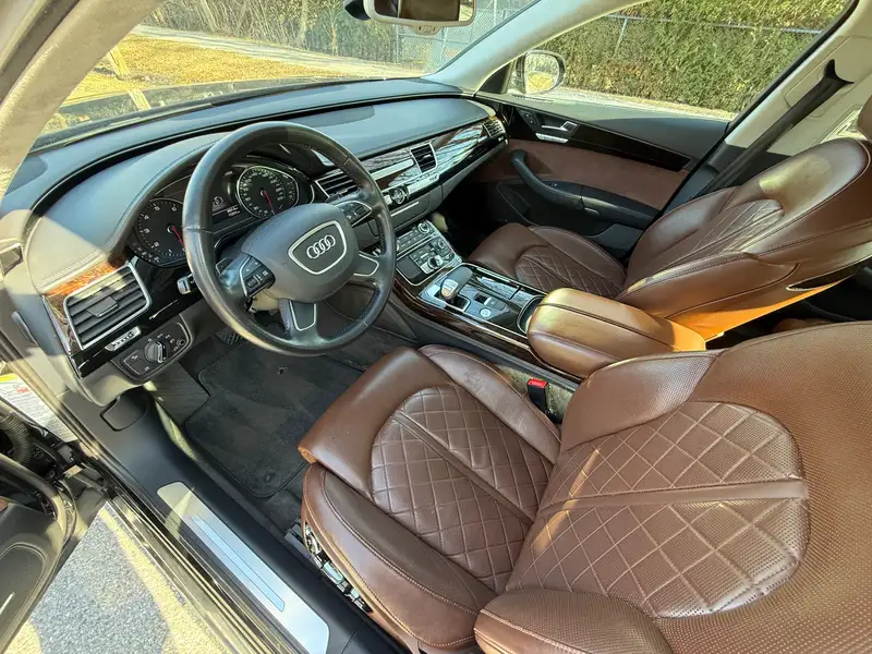 2011 Audi A8 Premium, černá, 112 500 km, dovoz Kanada — foto 5 z 9