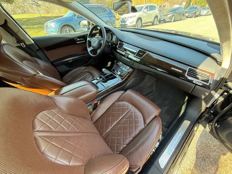 2011 Audi A8 Premium, černá, 112 500 km, dovoz Kanada — foto 7 z 9