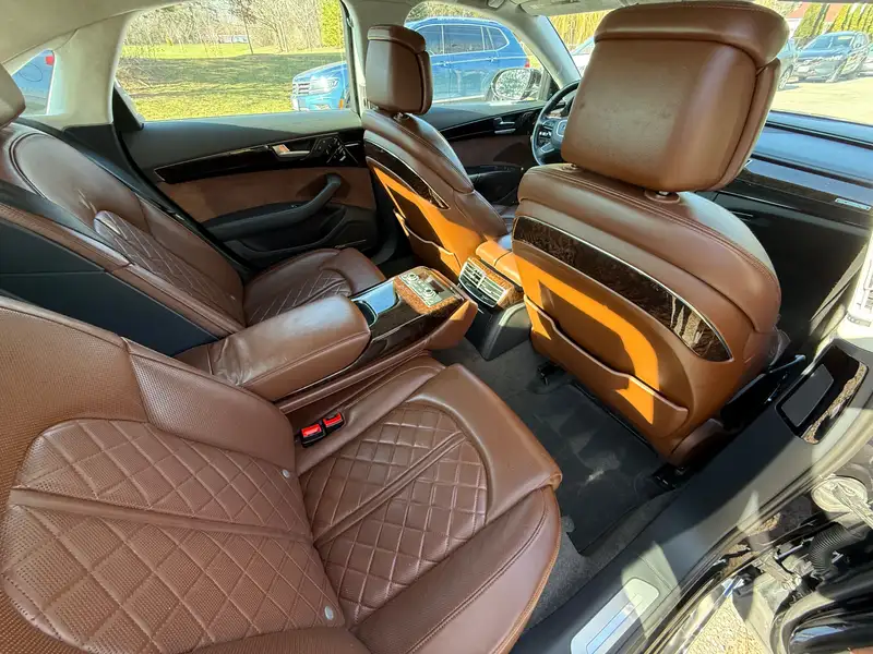 2011 Audi A8 Premium, černá, 112 500 km, dovoz Kanada — foto 8 z 9