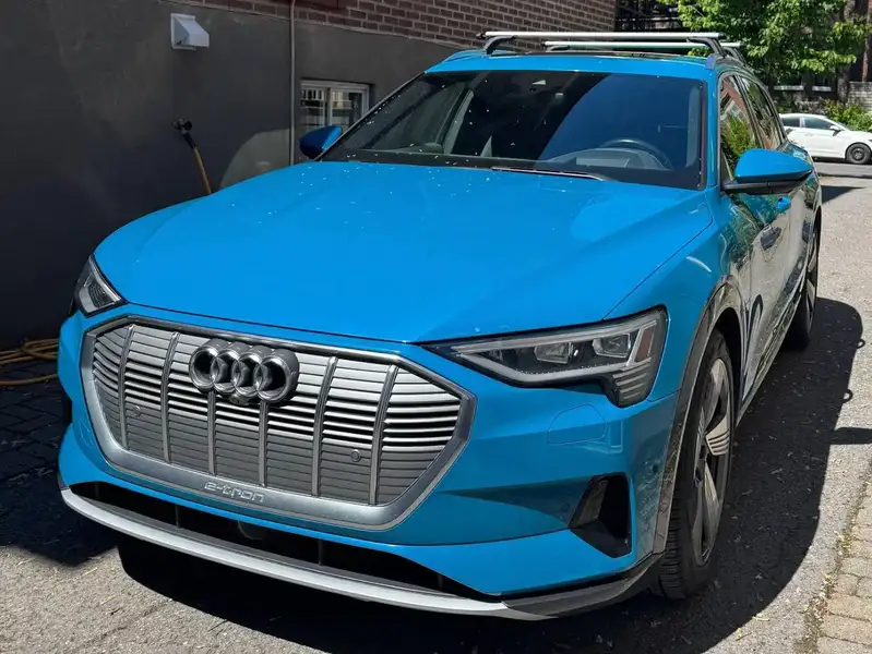 2019 Audi E-Tron Technik, modrá, 84 781 km, dovoz Kanada — foto 1 z 10 2019 Audi E-Tron Technik, modrá, 84 781 km, dovoz Kanada — foto 1 z 10